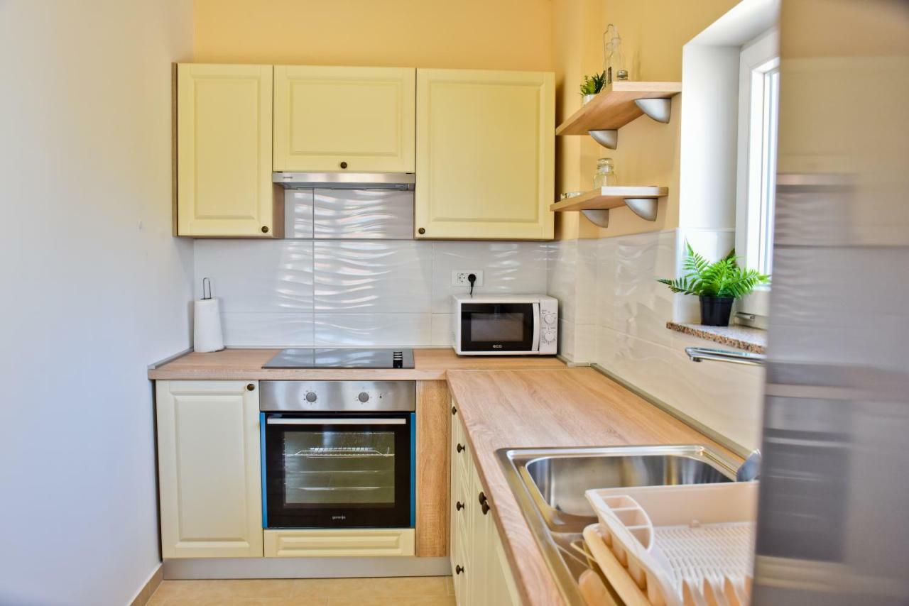 Apartments Mica Vrsi Eksteriør billede