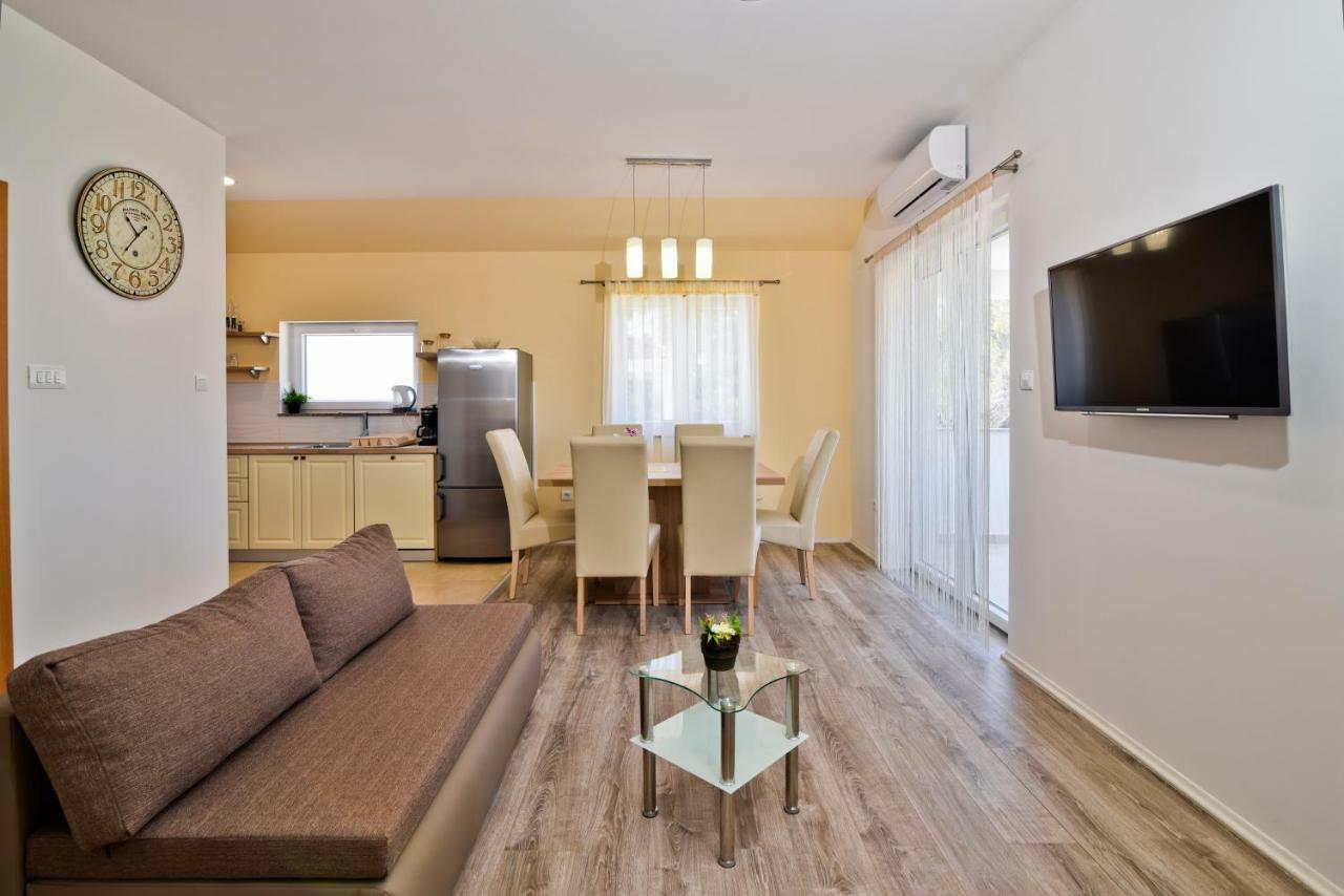 Apartments Mica Vrsi Eksteriør billede