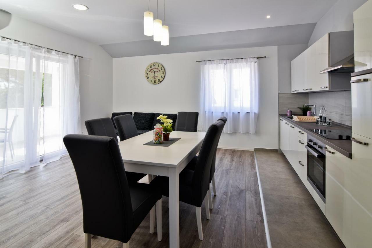 Apartments Mica Vrsi Eksteriør billede