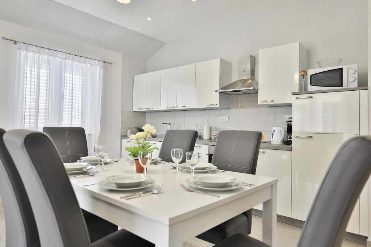 Apartments Mica Vrsi Eksteriør billede